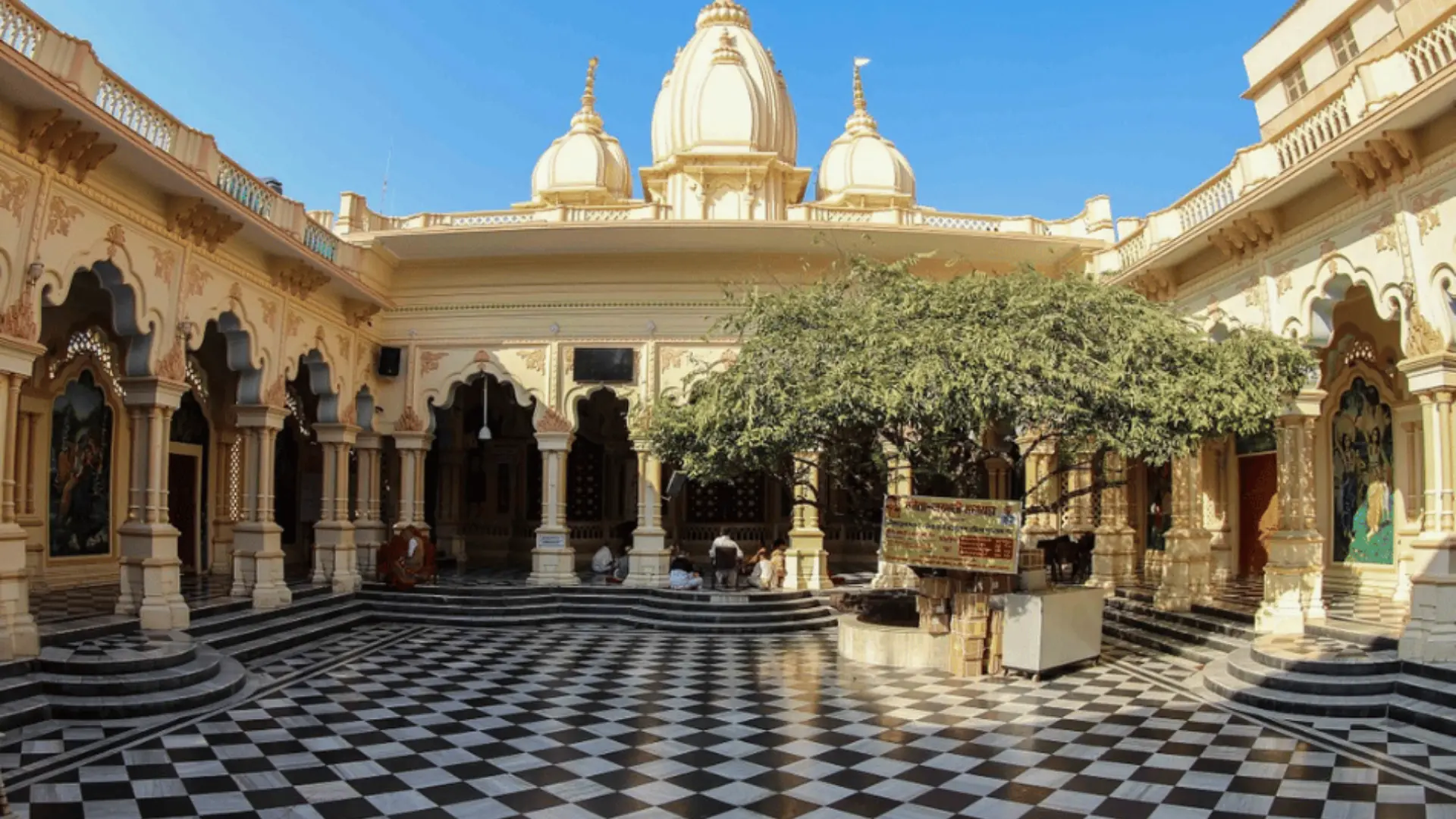 places to visit in mathura vrindavan - इस्कॉन मंदिर